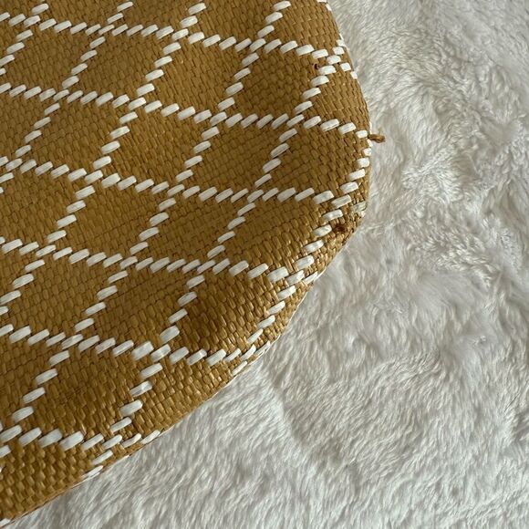 Vera Bradley Straw Crossbody with Hibiscus Design - Picture 6 of 7